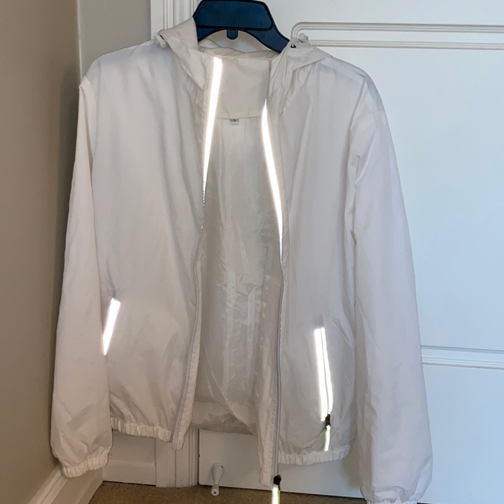 White wind breaker